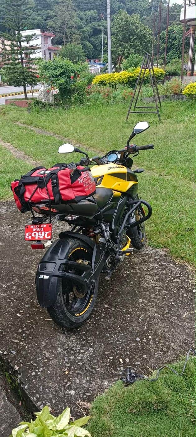 Motorrad mit Gepäck für den Weitertransport
